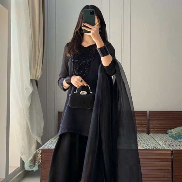 💫 DESIGNER EXCLUSIVE 3-PIECE SUIT 💫 Featuring Intricate Beads Work on Kurti, Paired with Plain Salwar & Elegant Organza Dupatta  🔖 CODE: BE-356